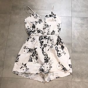 🛍 CHARLOTTE RUSSE ROMPER
